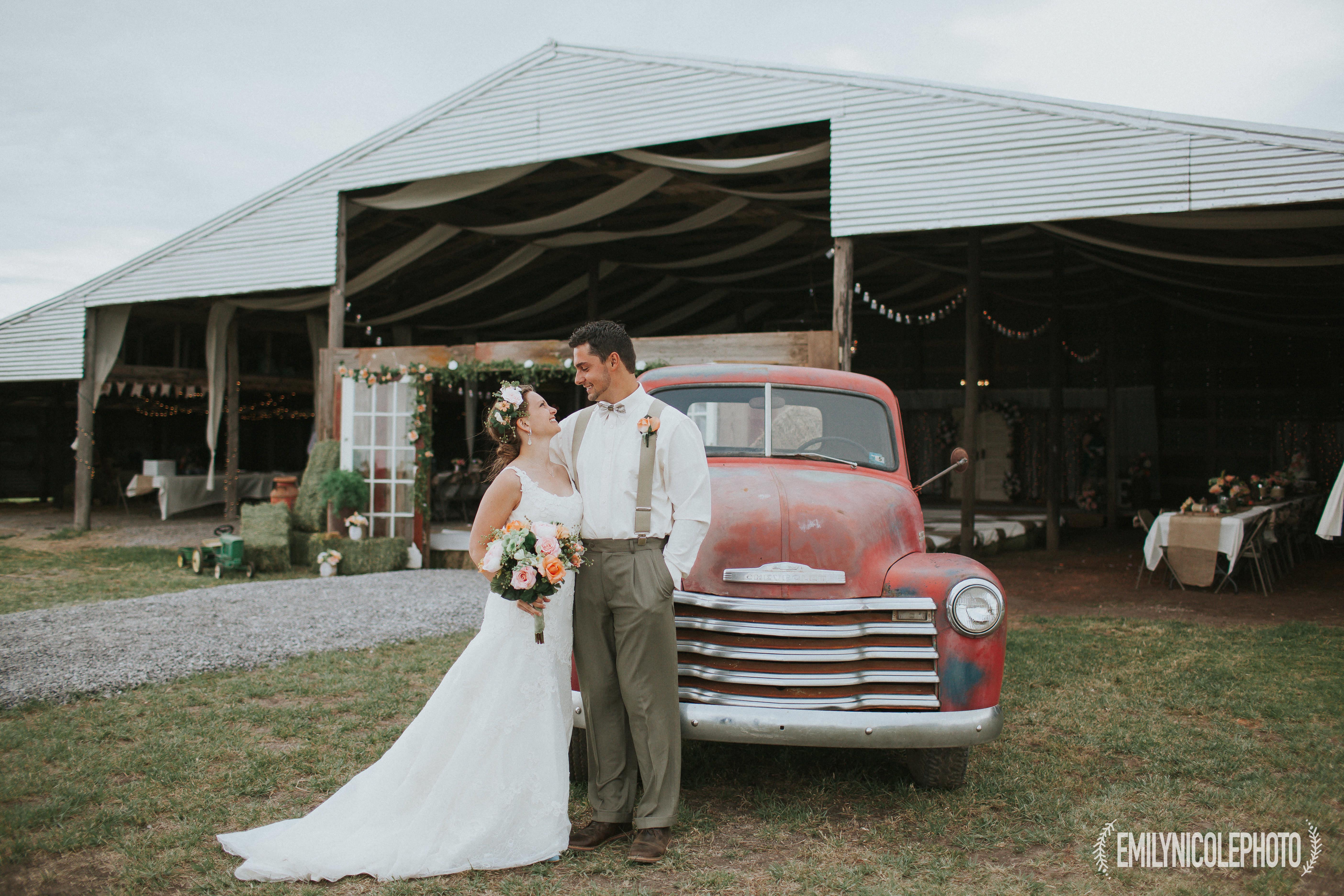 Rustic DIY Farm Wedding - emilynicolephoto.com