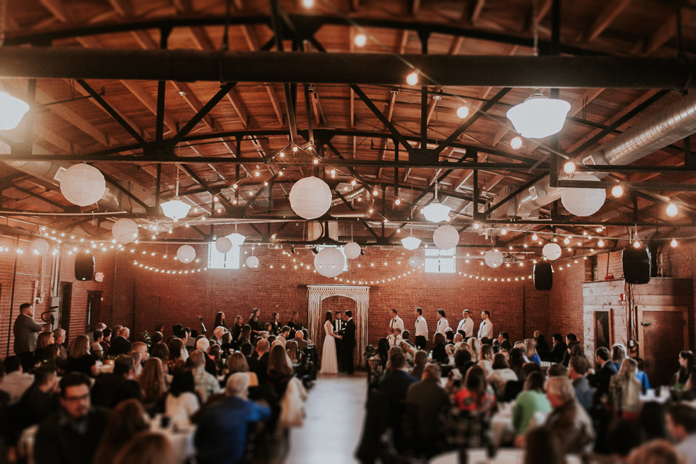 Oklahoma-Wedding-Photogapher-_-modern-wedding-at-The-Hall-at-the-Railhouse-by-Emily-Nicole-Photo-_-1-14-17-25