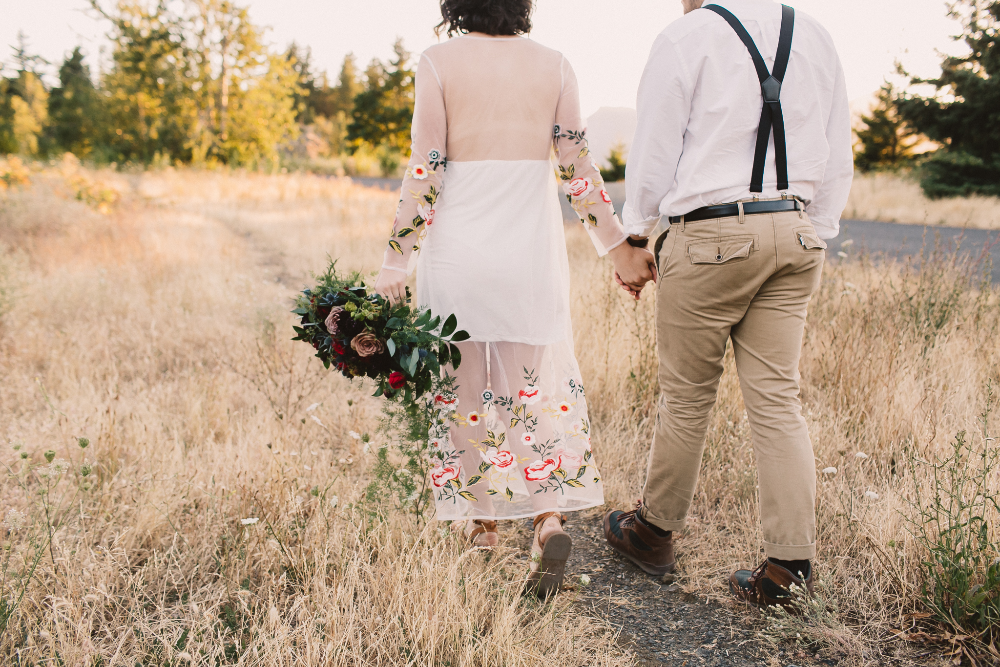 Cascade Locks Elopement Pictures by Emily Nicole Photo