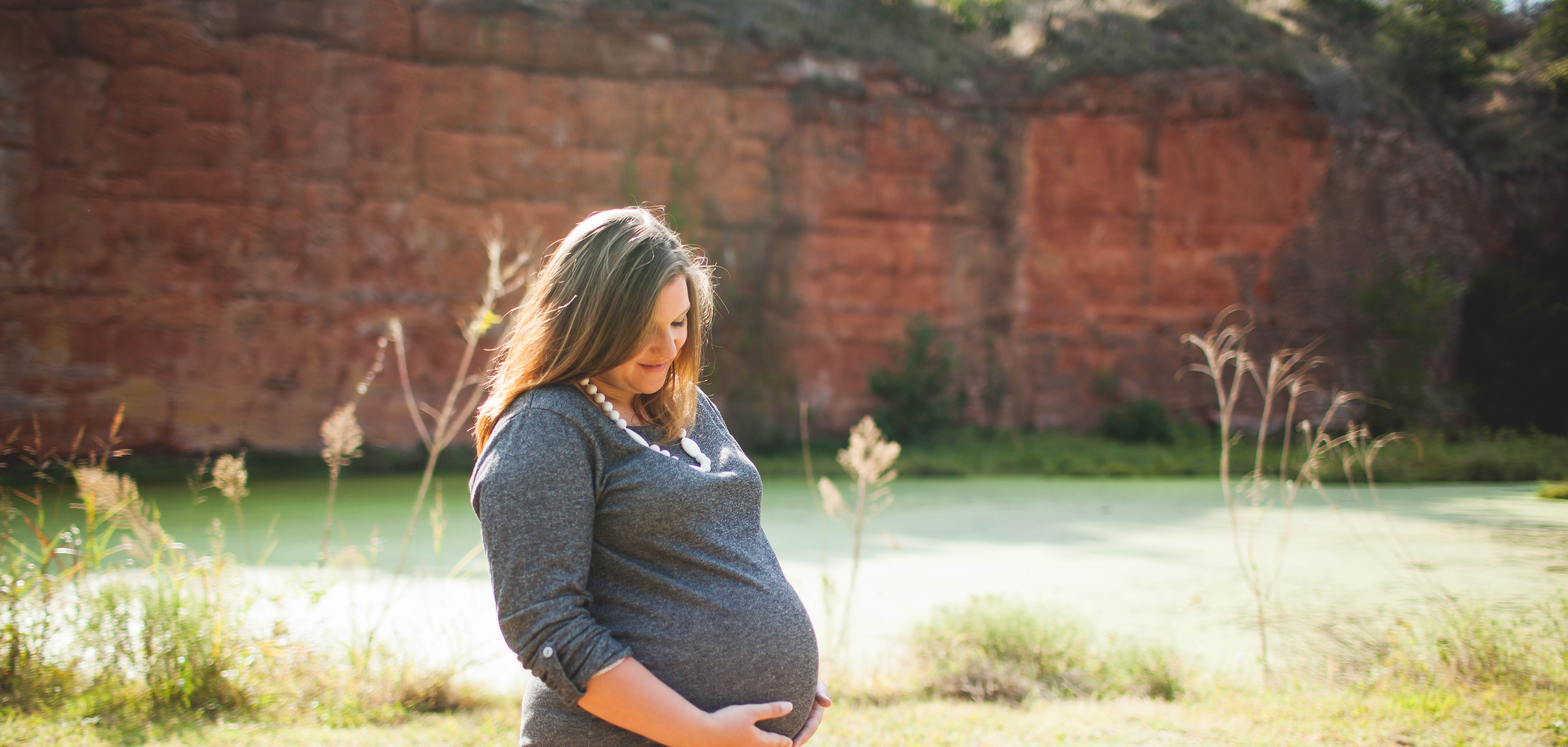Taylor Ivins | Maternity Session | Red Rock Canyon | emilynicolephoto.com-69